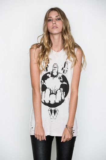UNIF - Finger The World Muscle Tee